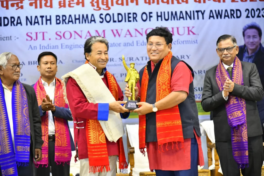 Pramod Bodo Presenting Upendra Nath Brahma Soldier of Humanity Award 2023 to Sonam Wangchuk